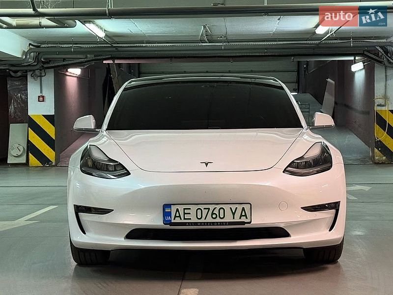 Седан Tesla Model 3 2020 в Львові