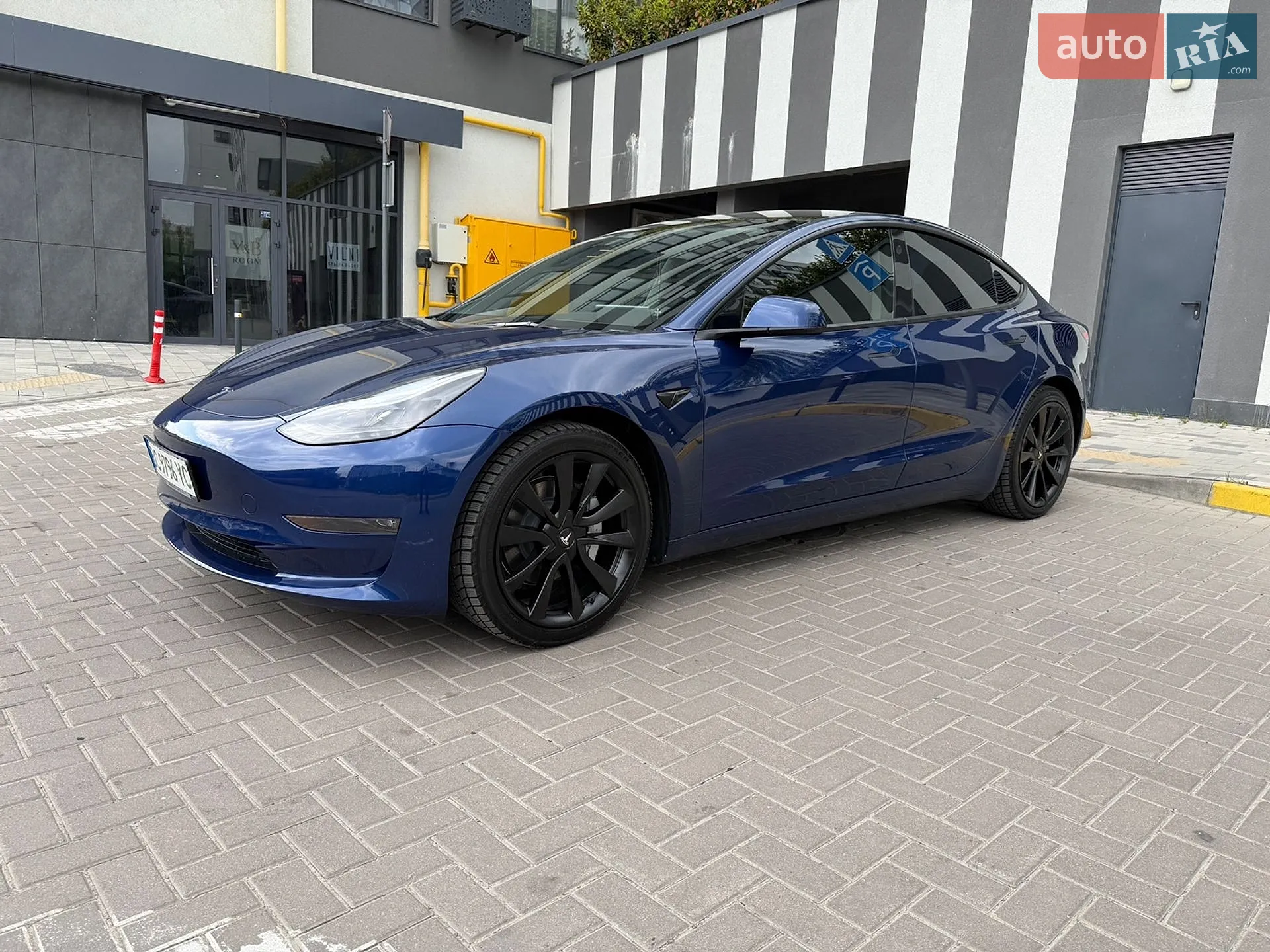 2023 Tesla Model 3 - фото 1
