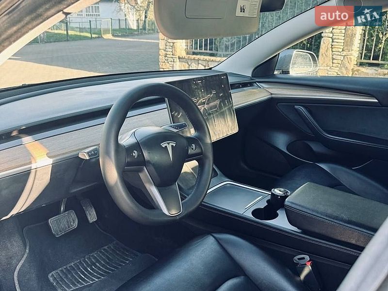 Седан Tesla Model 3 2022 в Надворной