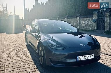 Седан Tesla Model 3 2022 в Надворной