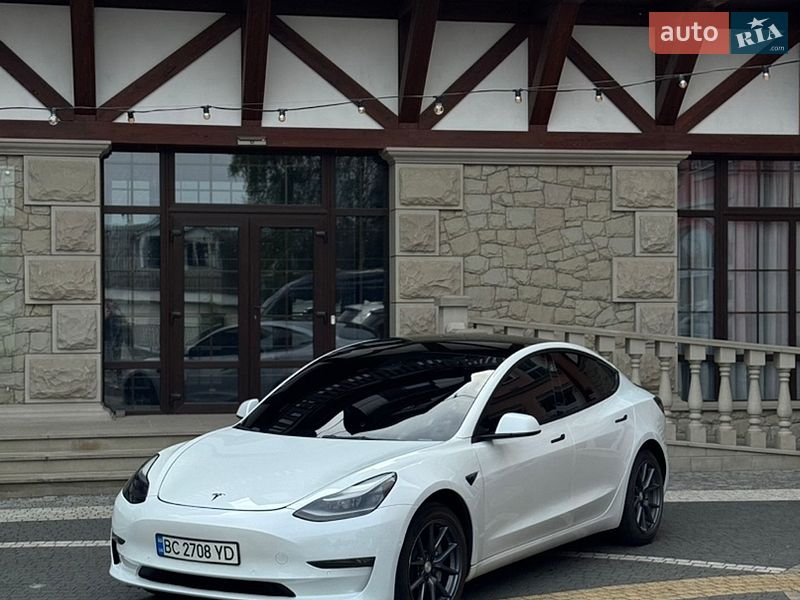 Седан Tesla Model 3 2022 в Кременце