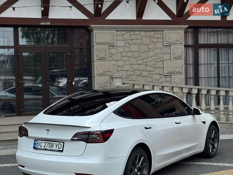 Седан Tesla Model 3 2022 в Кременце