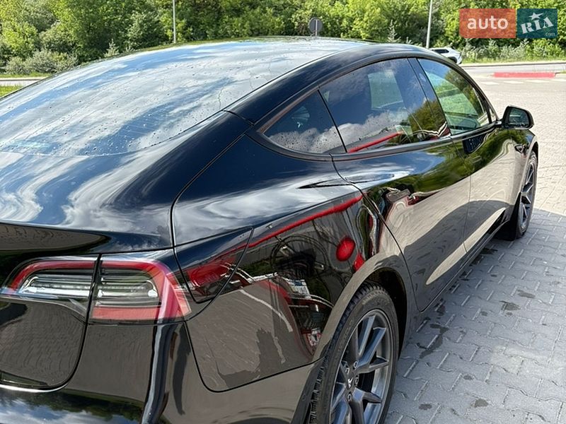 Седан Tesla Model 3 2022 в Тернополі
