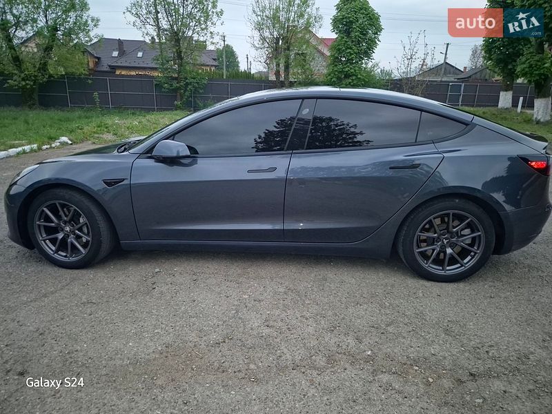 Седан Tesla Model 3 2022 в Львове