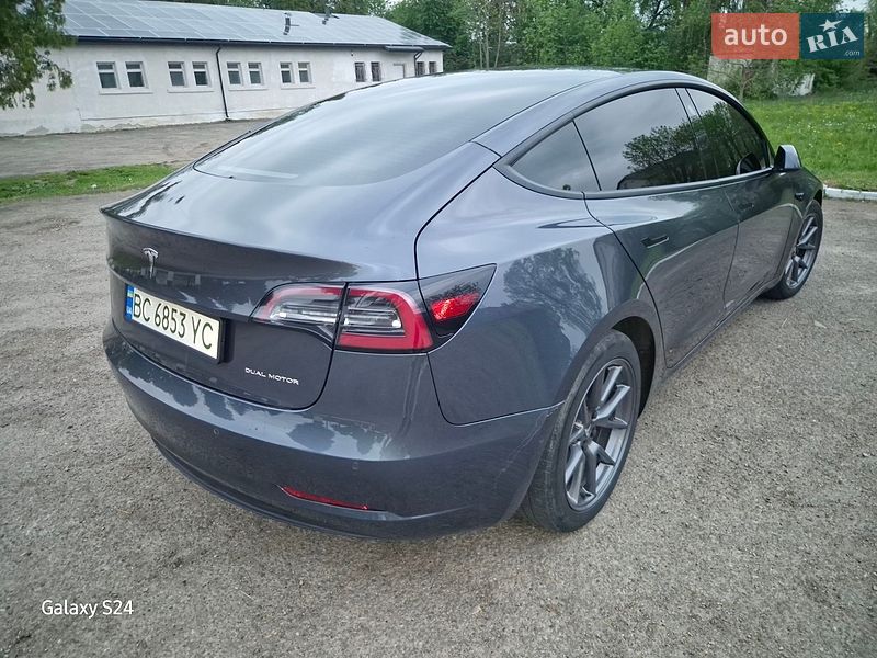 Седан Tesla Model 3 2022 в Львове