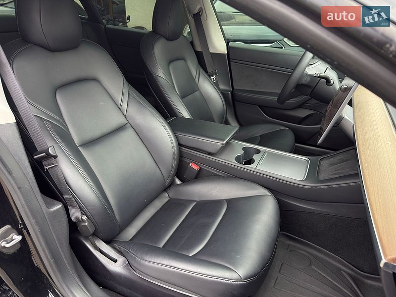 Седан Tesla Model 3 2020 в Одессе