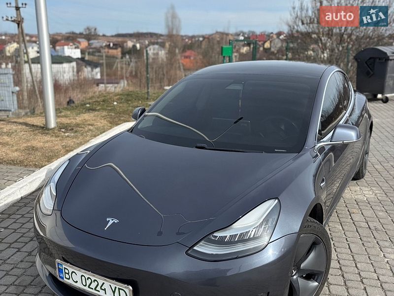 Седан Tesla Model 3 2020 в Жовкве