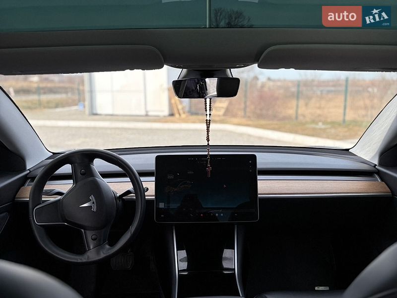 Седан Tesla Model 3 2020 в Жовкве