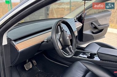 Седан Tesla Model 3 2020 в Жовкве
