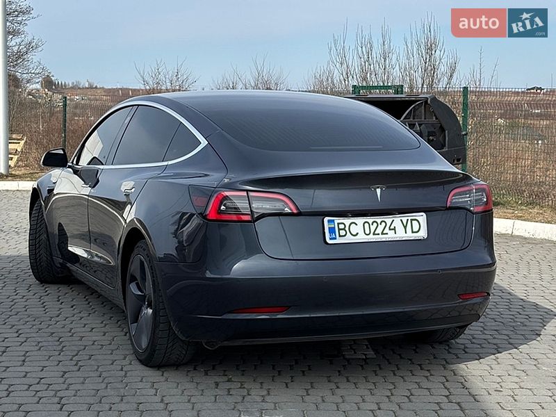 Седан Tesla Model 3 2020 в Жовкве