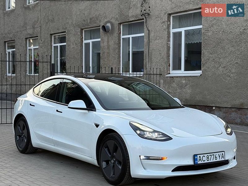 Седан Tesla Model 3 2021 в Луцке