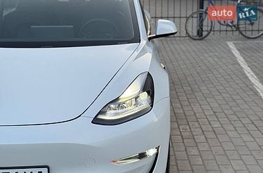 Седан Tesla Model 3 2021 в Луцке