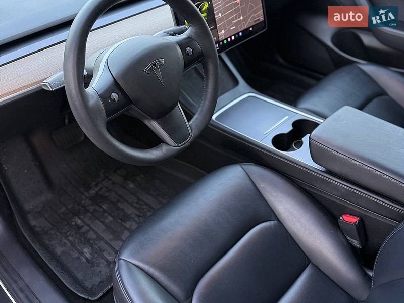 Седан Tesla Model 3 2021 в Луцке