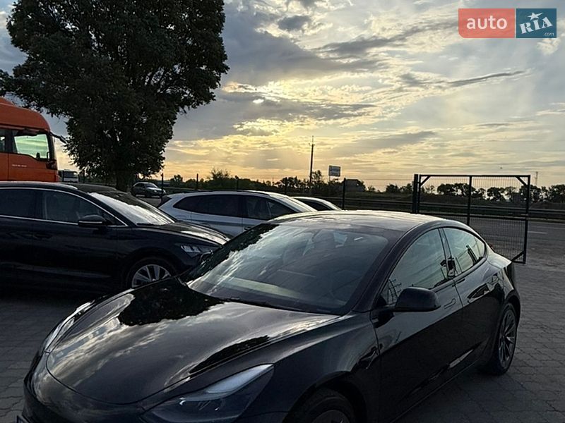 Седан Tesla Model 3 2022 в Дніпрі