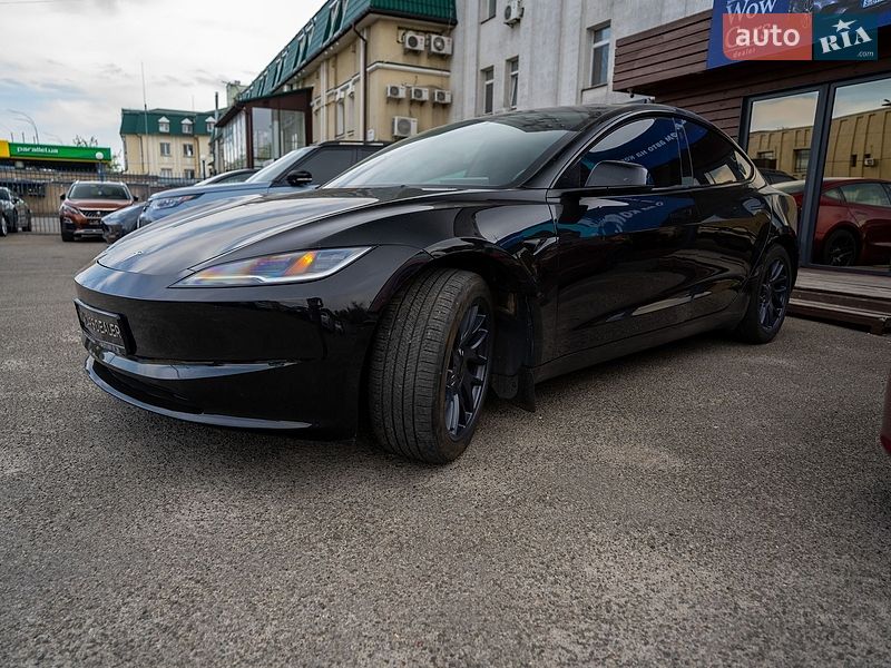 Седан Tesla Model 3 2024 в Києві