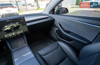 Седан Tesla Model 3 2024 в Києві