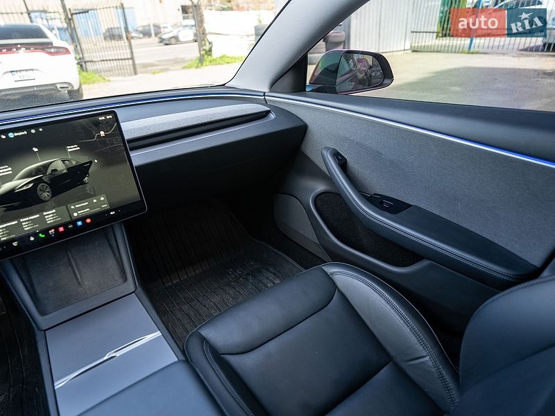 Седан Tesla Model 3 2024 в Києві
