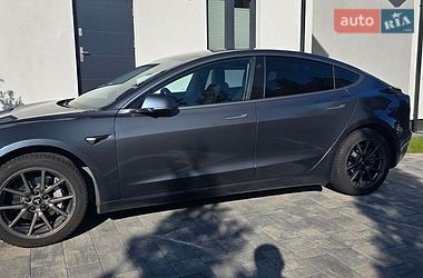 Седан Tesla Model 3 2020 в Львове