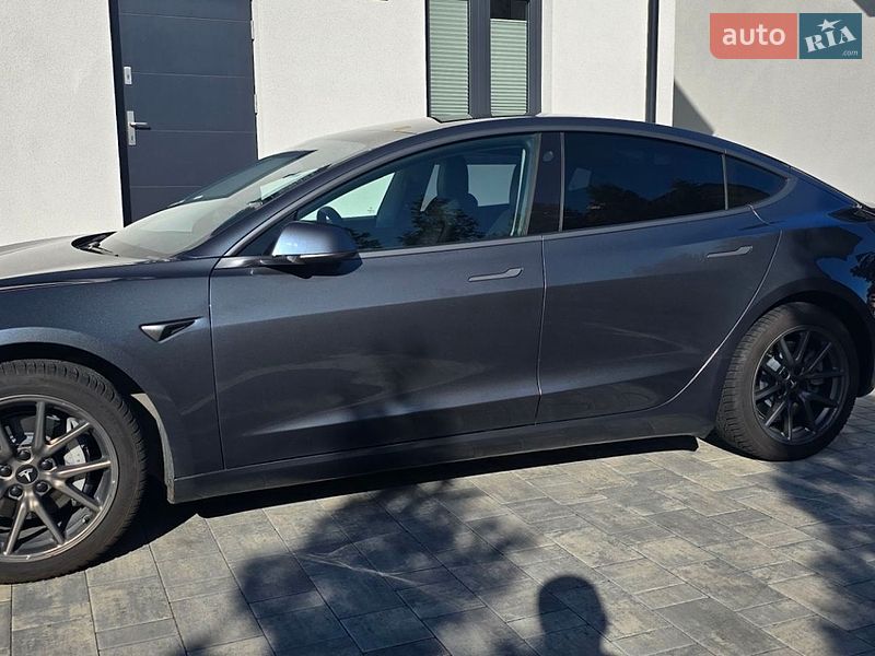 Седан Tesla Model 3 2020 в Львове