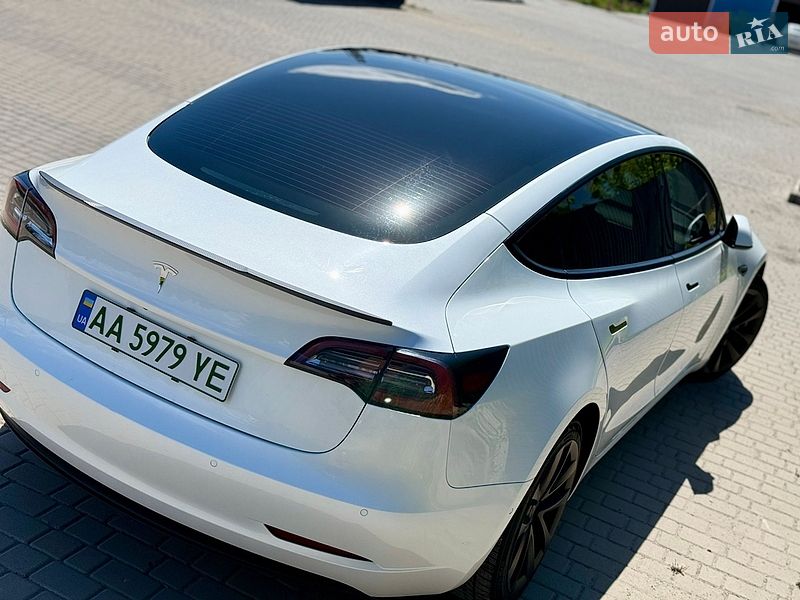 Седан Tesla Model 3 2021 в Дніпрі
