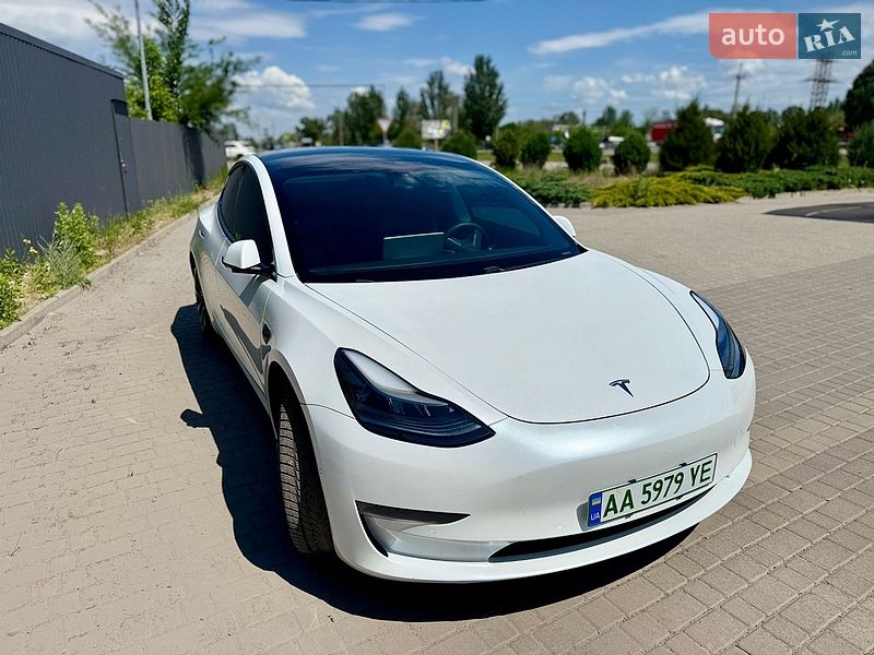 Седан Tesla Model 3 2021 в Дніпрі
