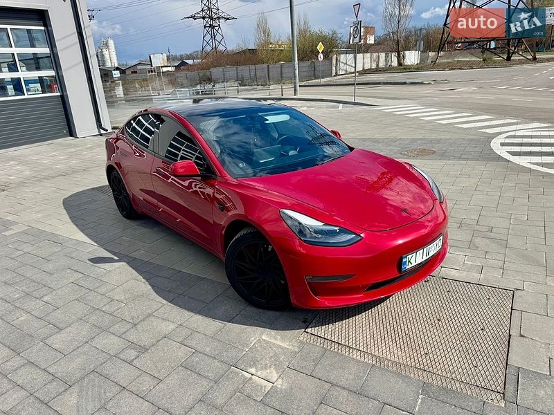 Седан Tesla Model 3 2022 в Виннице