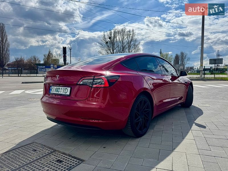 Седан Tesla Model 3 2022 в Виннице
