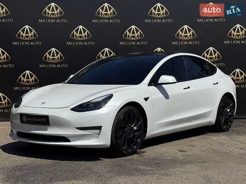 Седан Tesla Model 3 2021 в Киеве