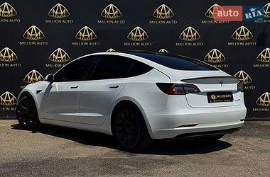 Седан Tesla Model 3 2021 в Киеве