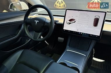 Седан Tesla Model 3 2021 в Киеве