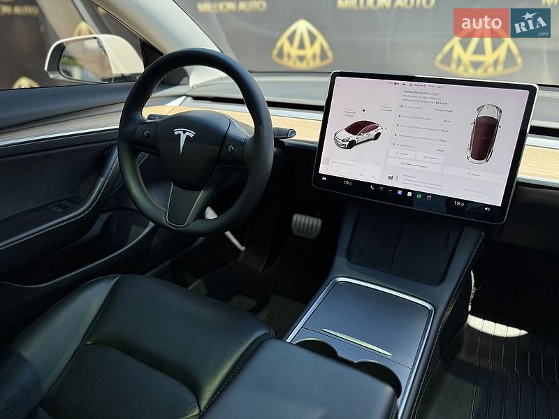 Седан Tesla Model 3 2021 в Киеве