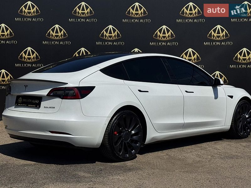 Седан Tesla Model 3 2021 в Киеве