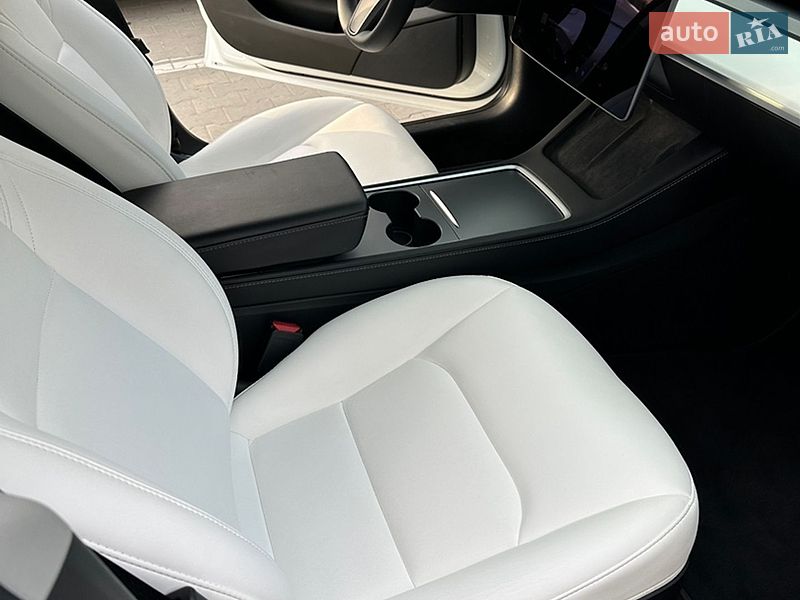 Седан Tesla Model 3 2022 в Вінниці
