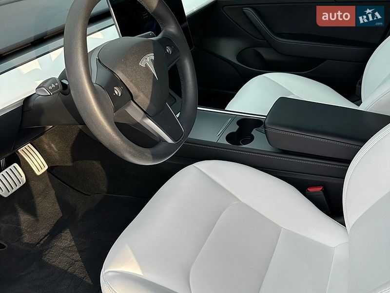 Седан Tesla Model 3 2022 в Вінниці