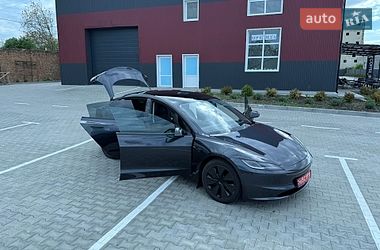 Седан Tesla Model 3 2024 в Дубні