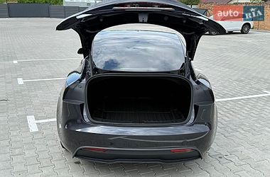 Седан Tesla Model 3 2024 в Дубні