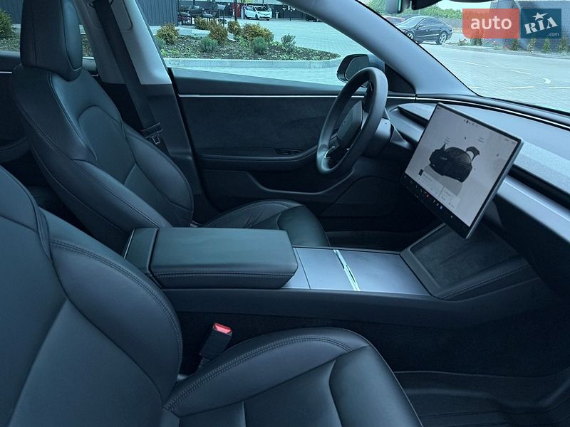 Седан Tesla Model 3 2024 в Дубні