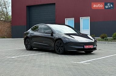 Седан Tesla Model 3 2024 в Дубні