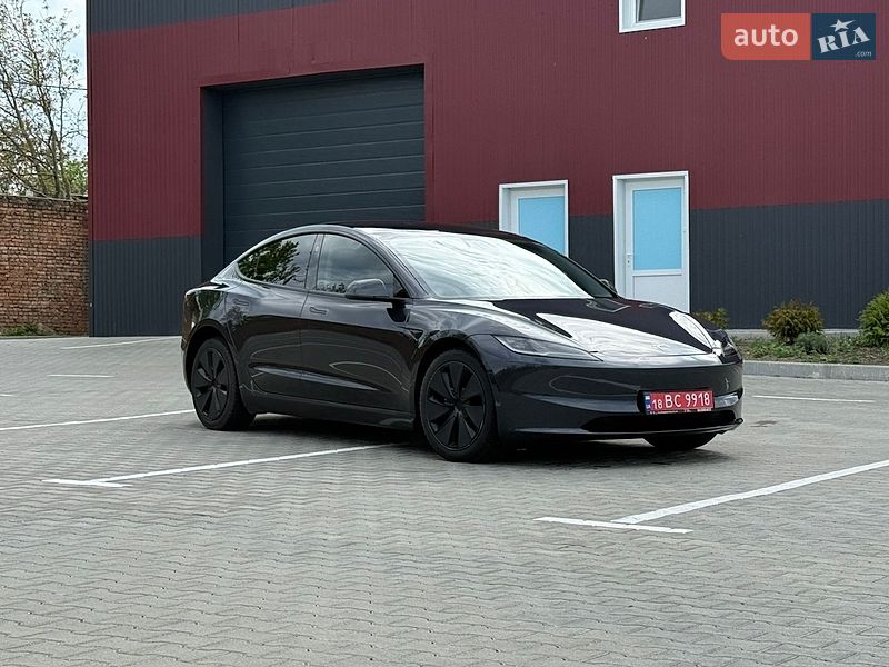 Седан Tesla Model 3 2024 в Дубні