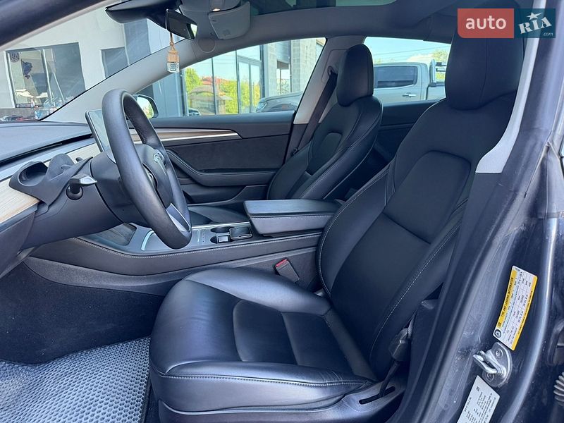 Седан Tesla Model 3 2022 в Львові