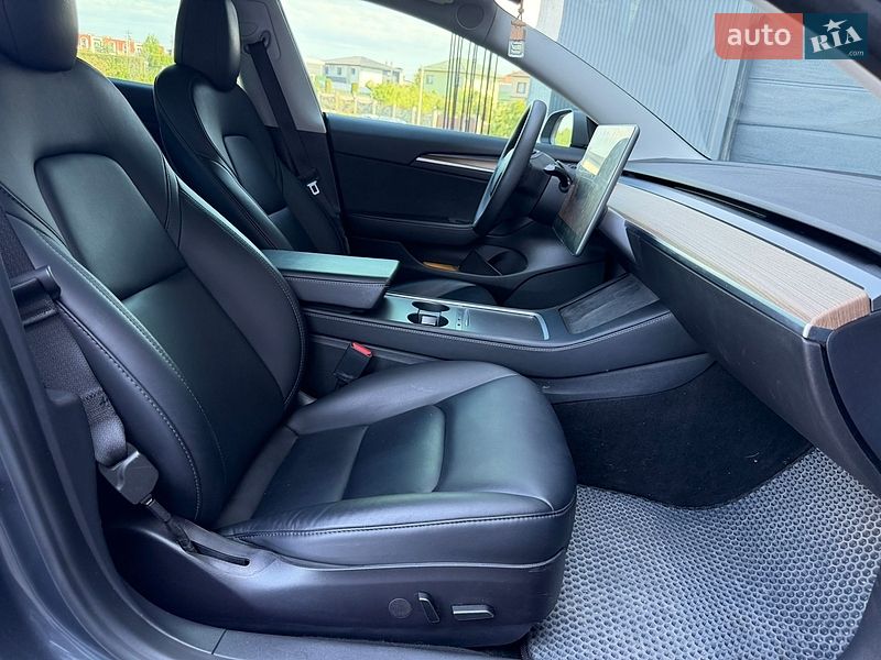 Седан Tesla Model 3 2022 в Львові