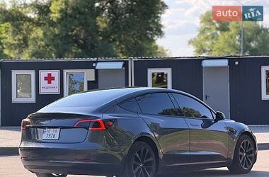 Седан Tesla Model 3 2023 в Кам'янському