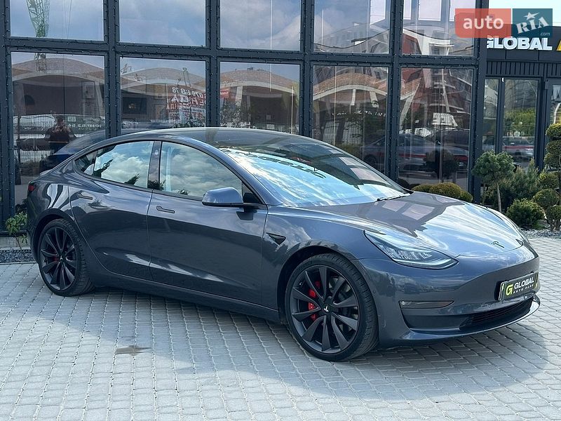 Седан Tesla Model 3 2020 в Львове