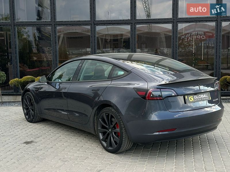 Седан Tesla Model 3 2020 в Львове