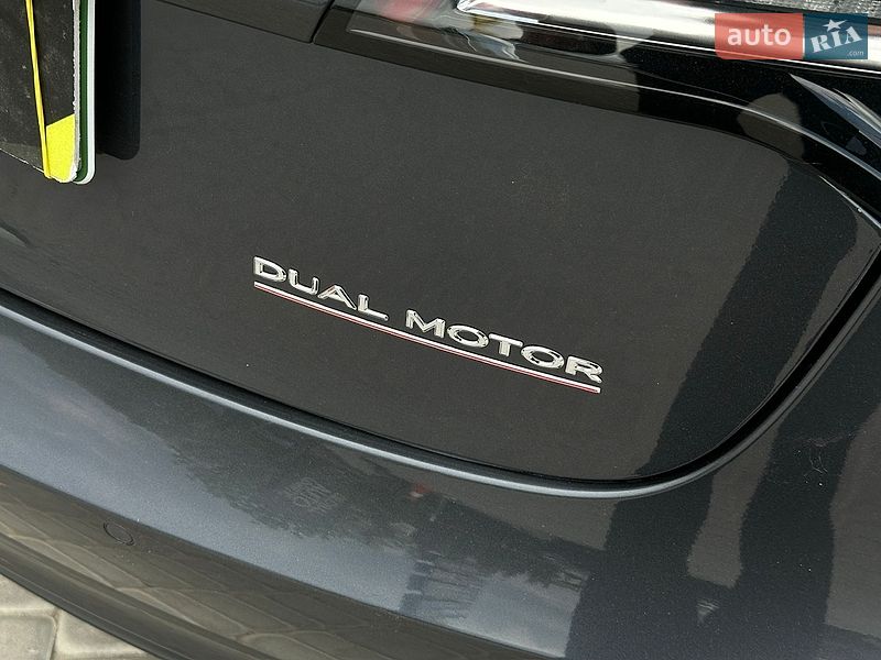 Седан Tesla Model 3 2020 в Львове