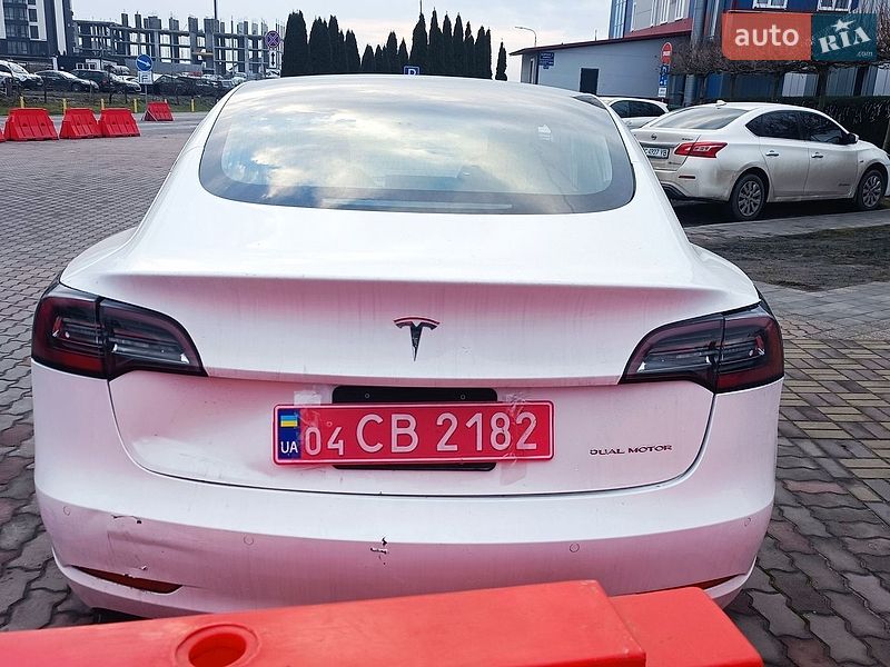 Седан Tesla Model 3 2019 в Львове