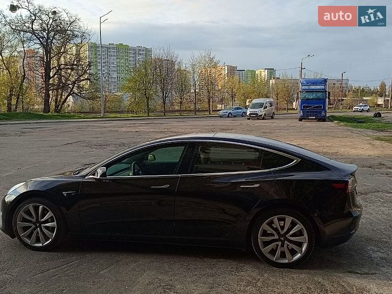Седан Tesla Model 3 2018 в Киеве