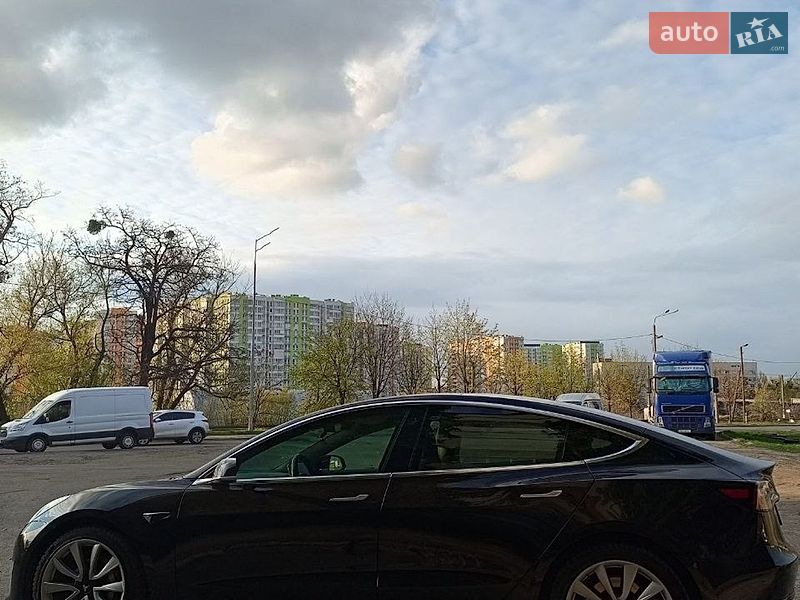 Седан Tesla Model 3 2018 в Киеве