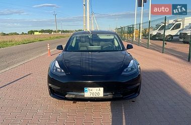 Седан Tesla Model 3 2022 в Ровно