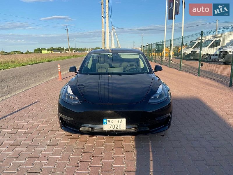 Седан Tesla Model 3 2022 в Рівному